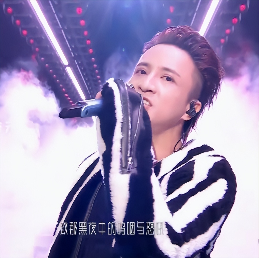 杨紫关晓彤跨年晚会造型,关晓彤2017年湖南跨年演唱会