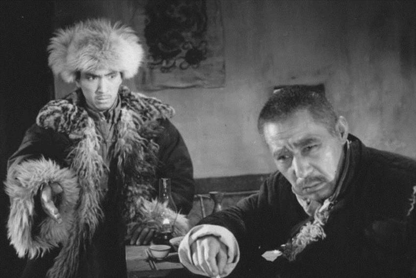 “十七年”电影中，田野、工厂与*会集**，是呈现幸福生活的主要地点