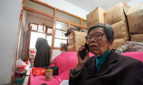 90岁奶奶陈金英的事迹,陈金英十年还债2077万元