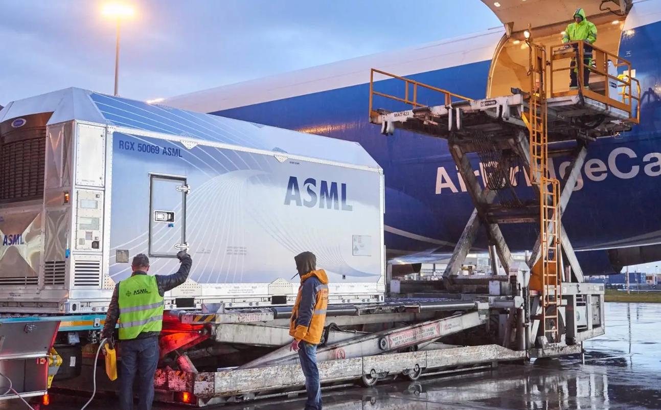 荷兰小厂asml如何成为光刻巨头的,荷兰光刻机公司asml