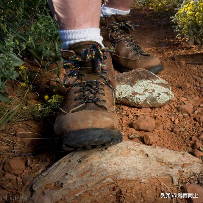 徒步靴和登山鞋有什么区别,户外登山靴怎么选