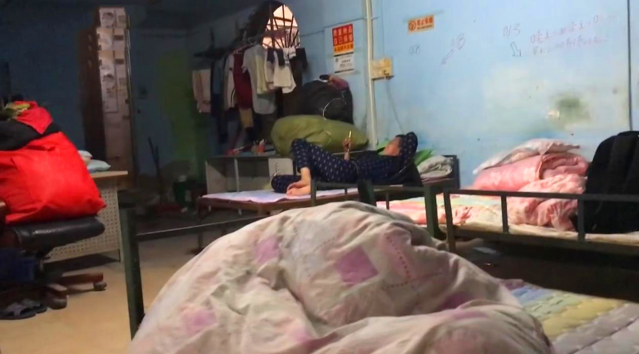 深圳“三和大神”，学历低却不想干活，专做日结工，干一天玩三天