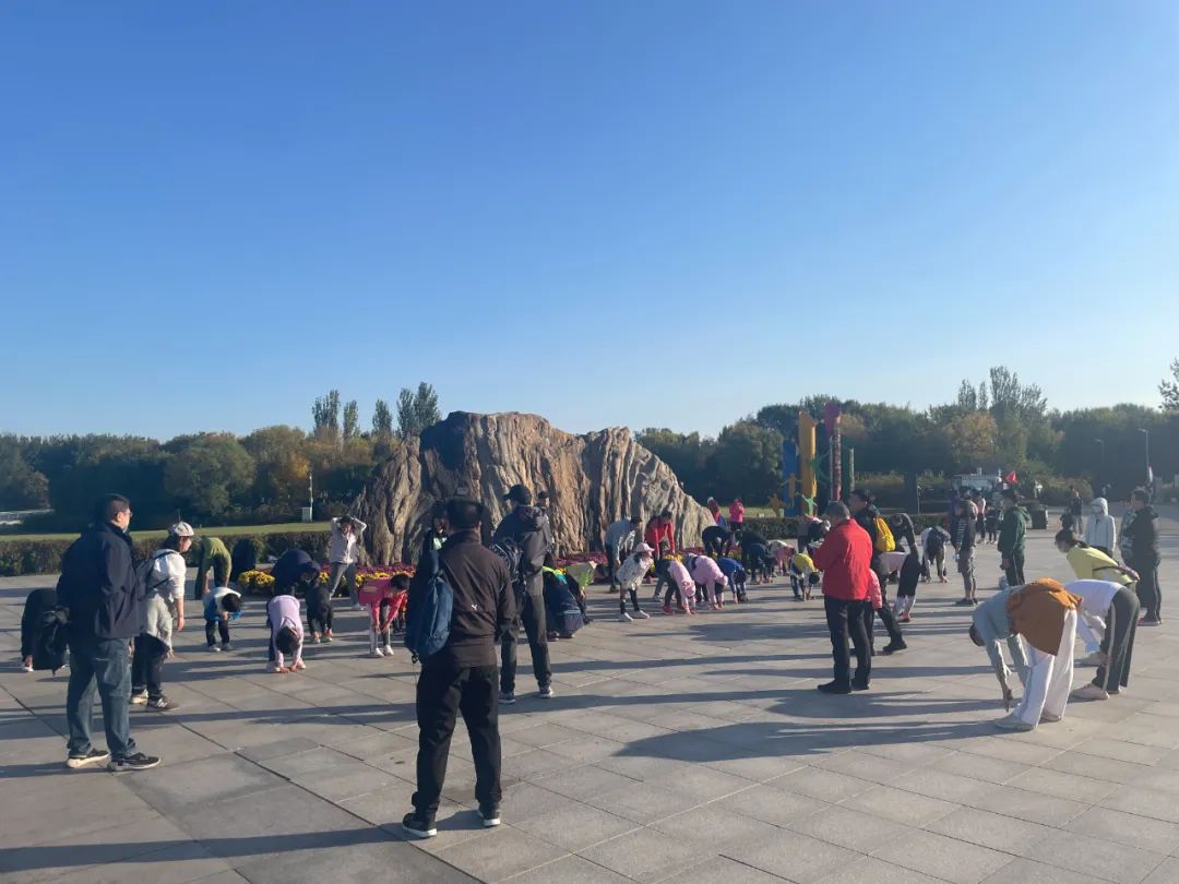 每小时800元学跑步，里程计入KPI，中年高管拼进马拉松