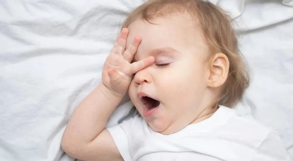 小孩半夜不睡觉影响发育吗,小孩子9点不睡觉会有什么危害