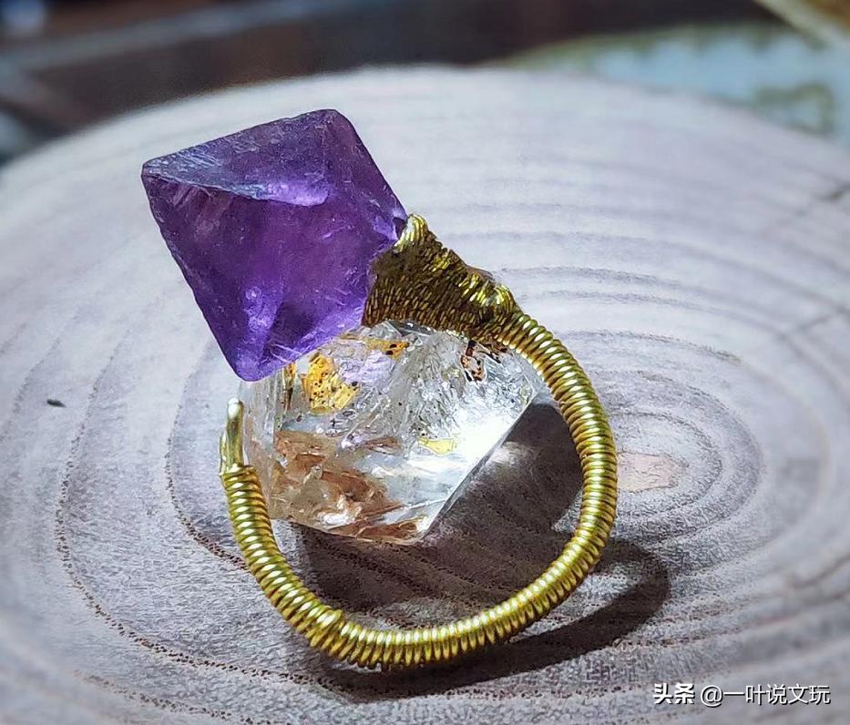 河边捡到黄色石头是什么石,山上捡到的乳白石是什么石