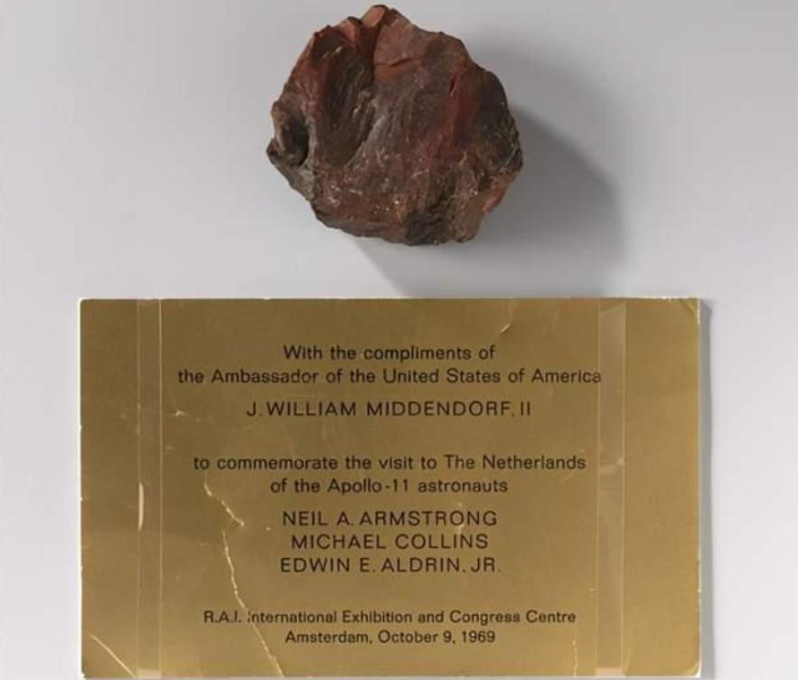美国赠送的月岩被证实是假货,美国赠送给荷兰的月岩