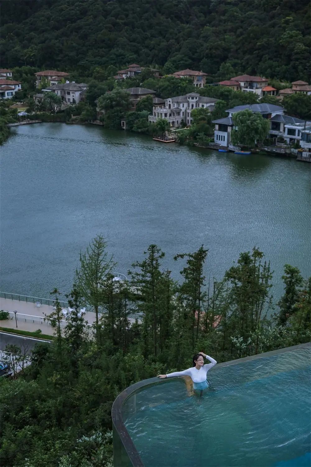 莫干山lv恒温泳池度假村,莫干山lv悬空度假村