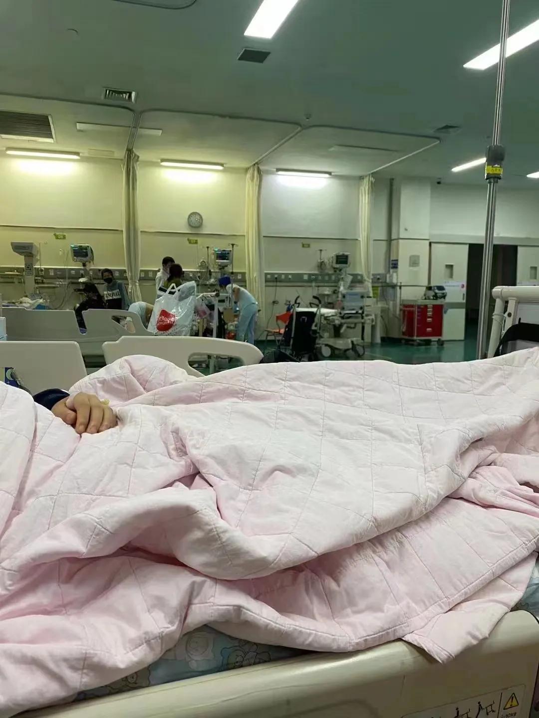 医生一转遥控器,我脑袋里的水就自动流进了肚子