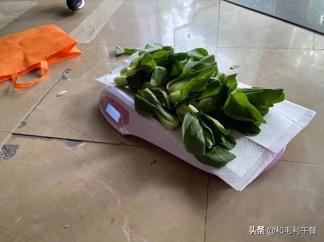 上海疫情后，我成了小区卖菜的