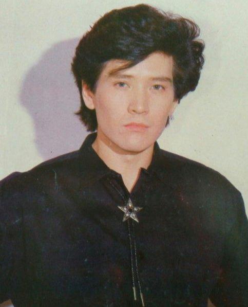 当46岁袁泉和63岁费翔站在一起，我终于明白，什么是顶级骨相