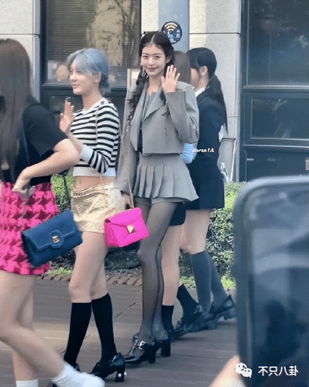 欺负人？给她找到一双合适的高跟鞋很难吗？