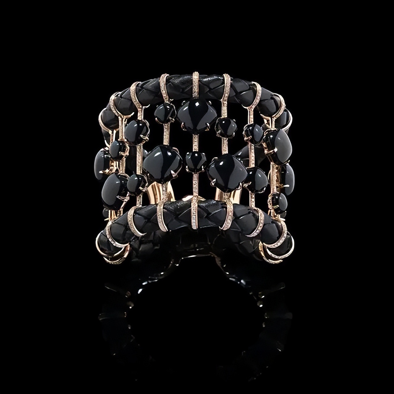 登上苏富比、用各种奇特新材质……邀你进入这位意大利设计师的珠宝新世界