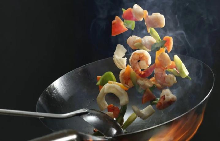 为什么现在用不锈钢炒锅多,不锈钢锅和铁锅炒菜哪个好