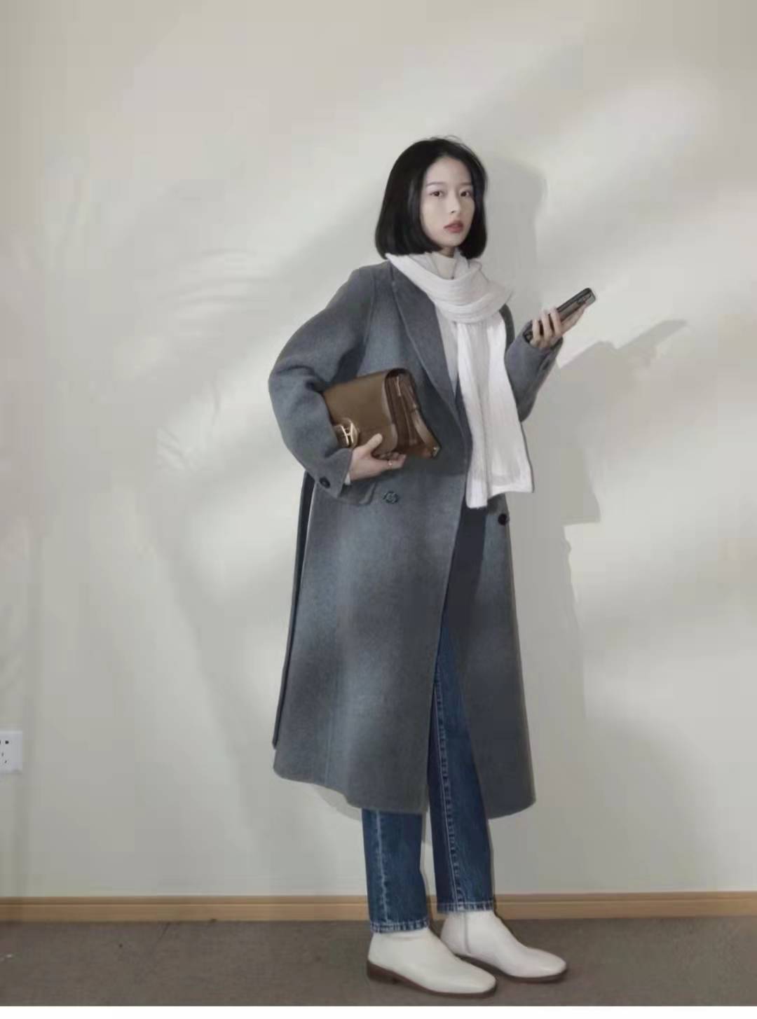 女式大衣什么颜色好看,黑色大衣配什么颜色围巾好看