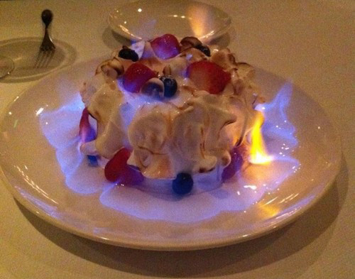 新的一年跟棒棒糖一样甜,新的一年像草莓一样红红火火