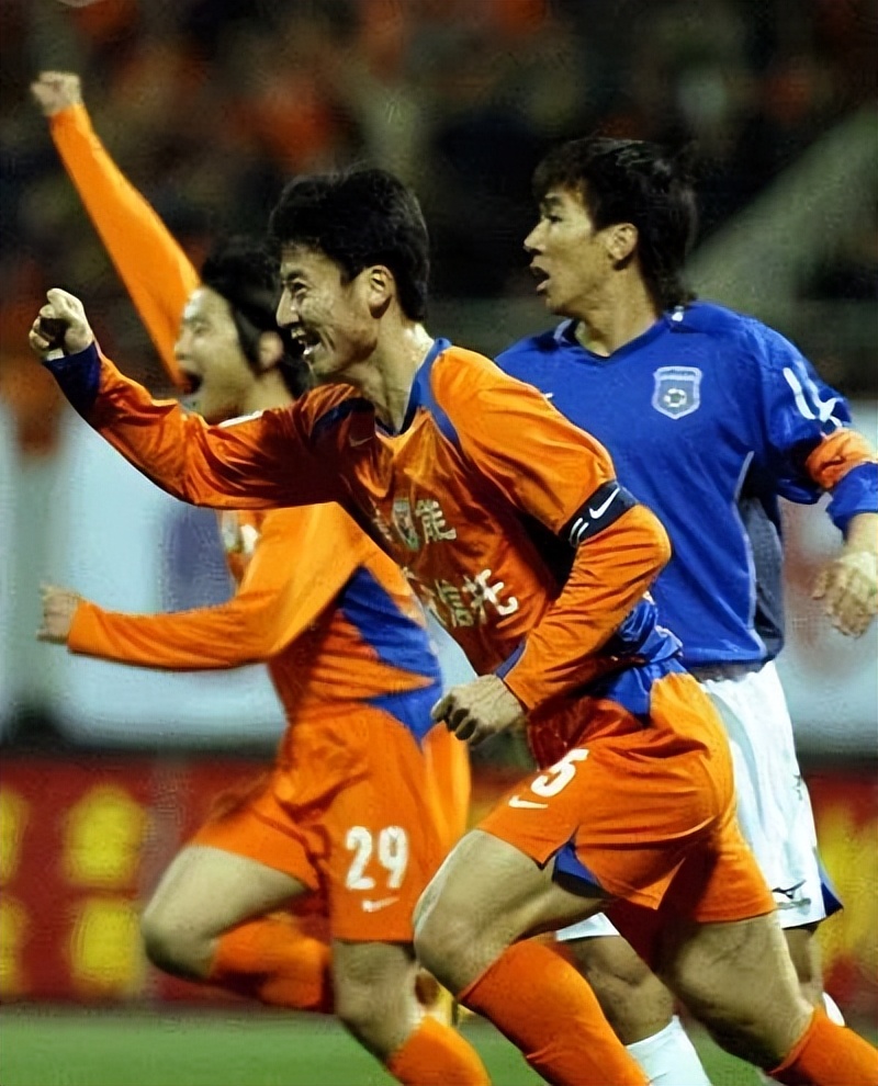 齐鲁雄师:盘点山东足球历史最佳11人,身材高大,头球优势明显