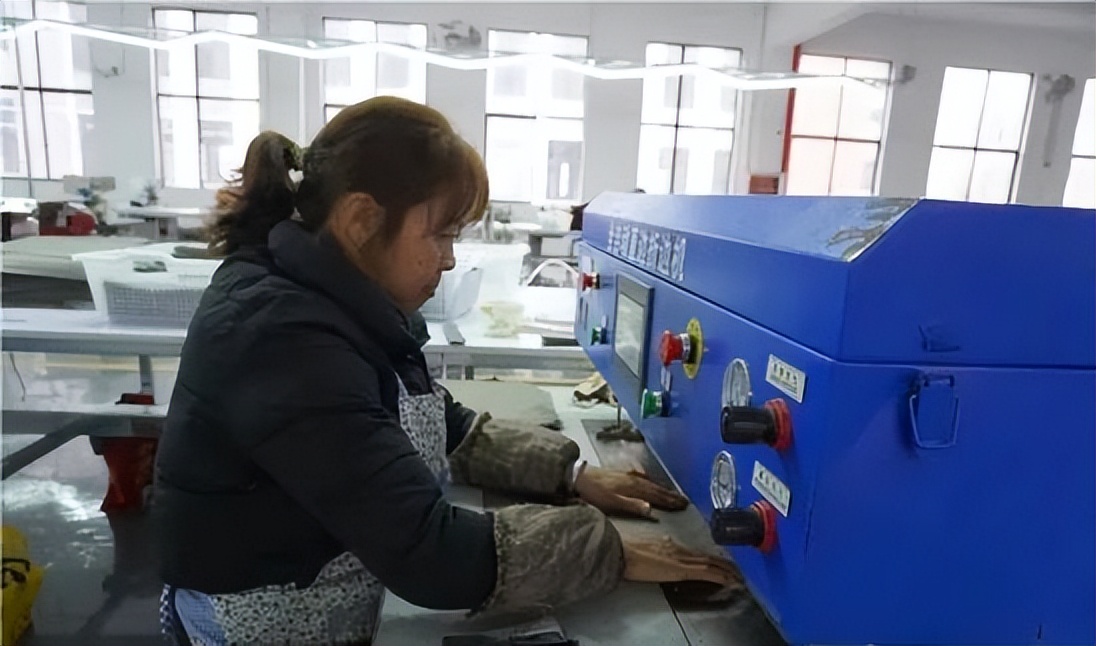 “小皮包”闯入国际大市场“广州总部+安顺基地”带动普定经济发展、群众就业