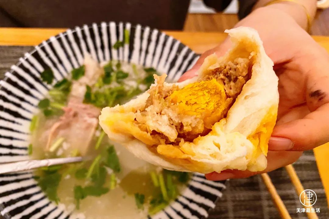 怀揣100元吃遍整条街：几十年屹立不倒，这儿不输西湖道…