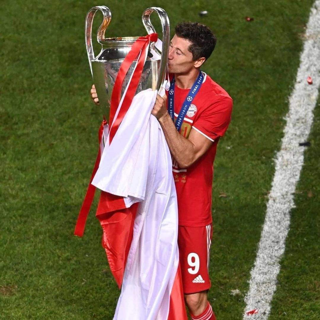 当今世界足坛十大球员,世界足坛历史十大中锋