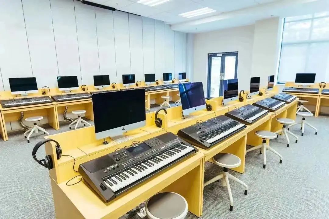 这所学校用百老汇式的高规格表演艺术教育滋养孩子的精神世界