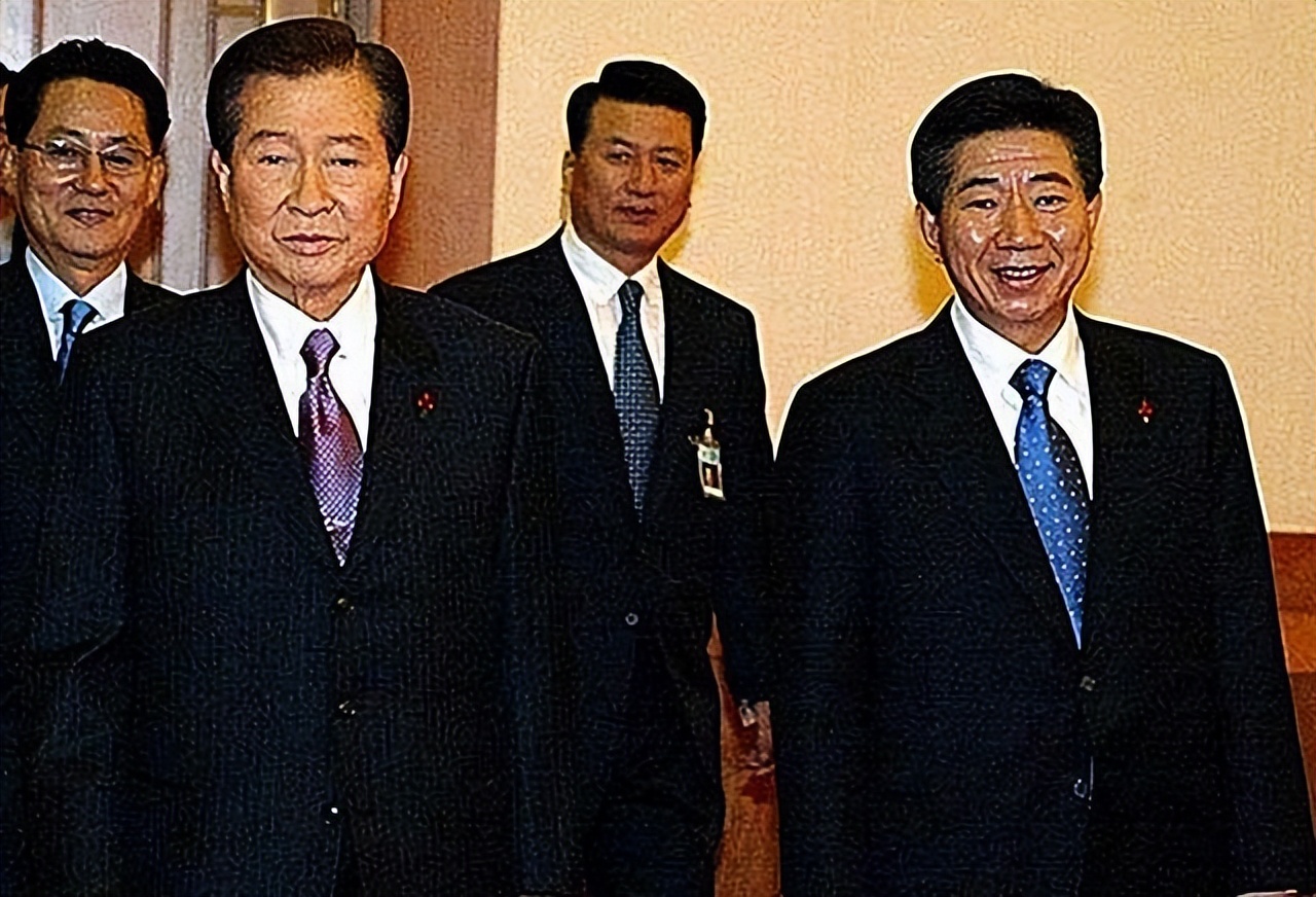 2009年韩国前总统卢武铉跳崖身亡后，儿子赴中国发展，女儿获刑