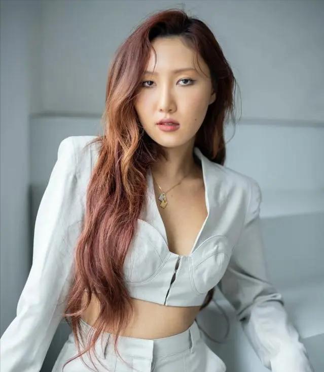 某韩国明星手摸*处私**露骨舞蹈惊现，你认识她吗？