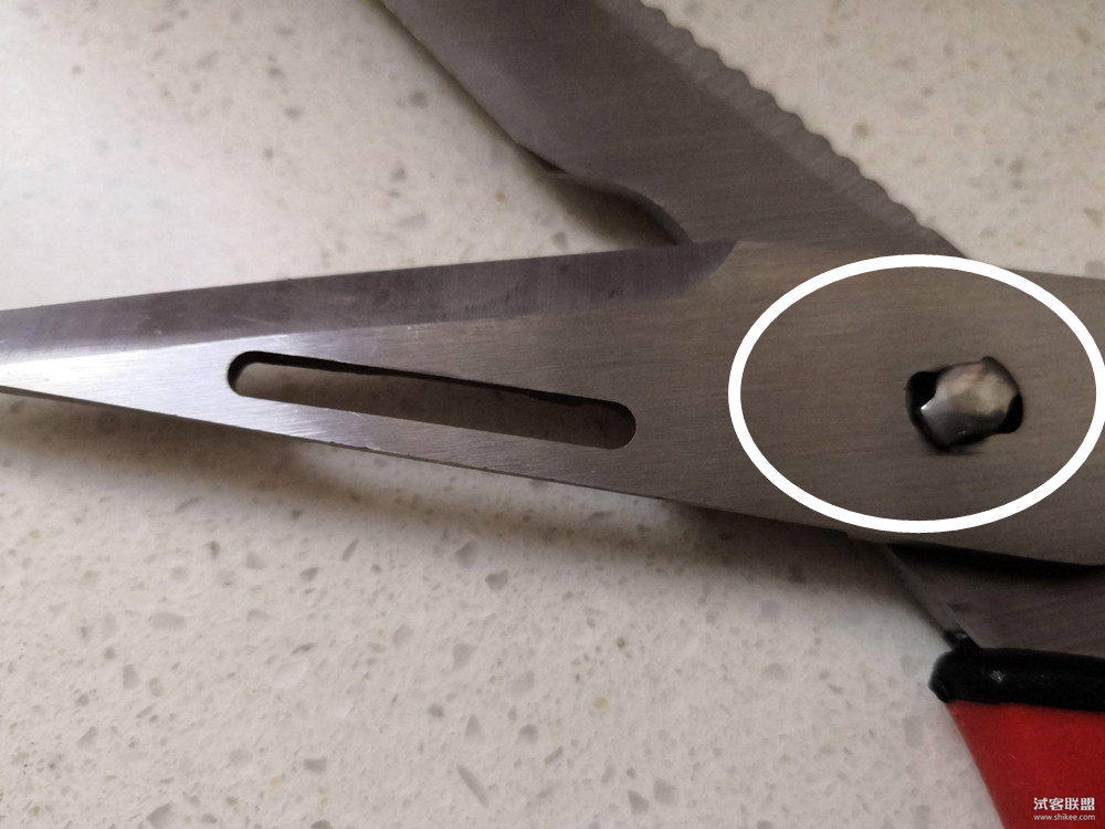 剪刀锈了不锋利怎么办,剪刀钝了怎么办教你一招变锋利