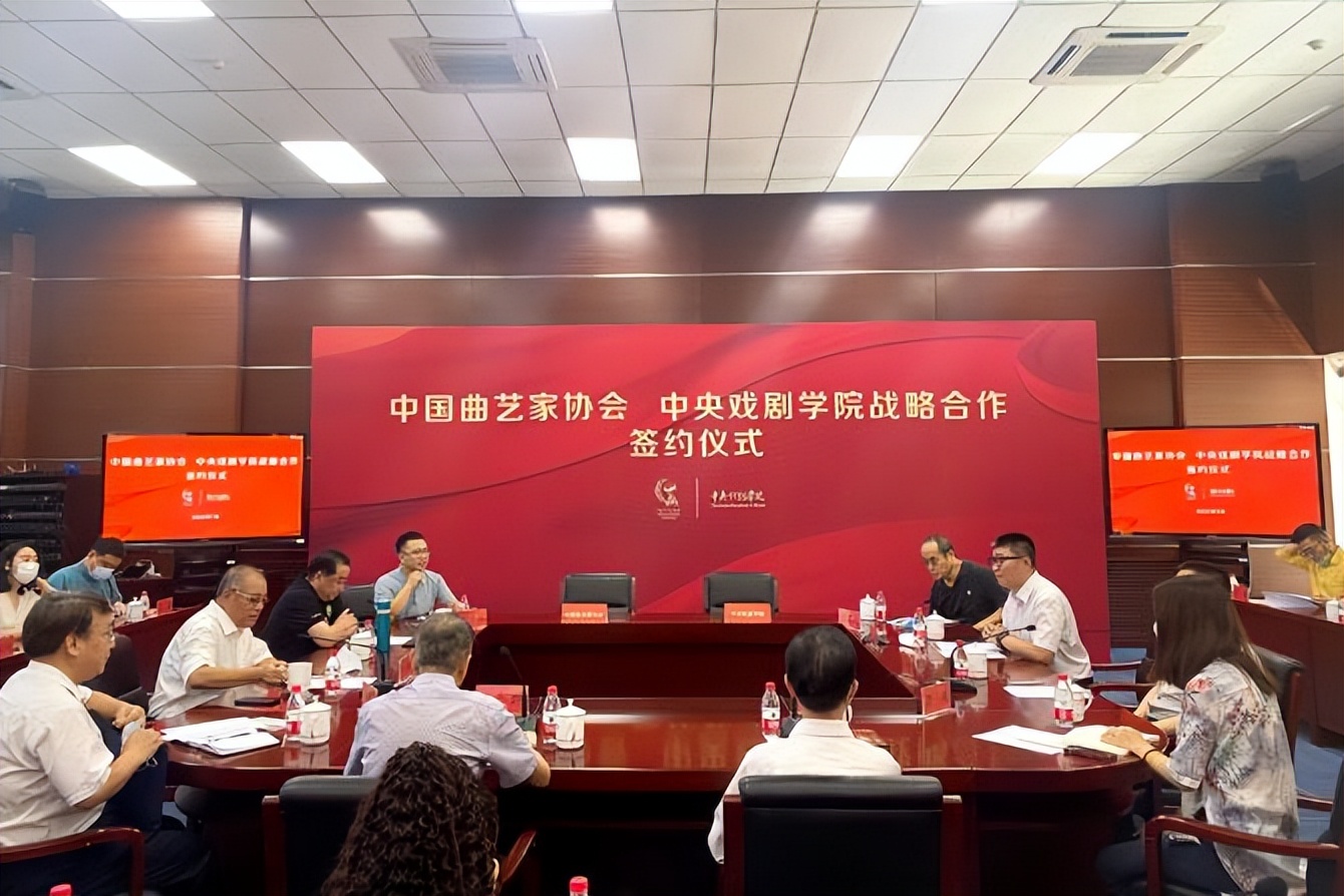 郭德纲把相声带偏了,郭德纲相声有点俗