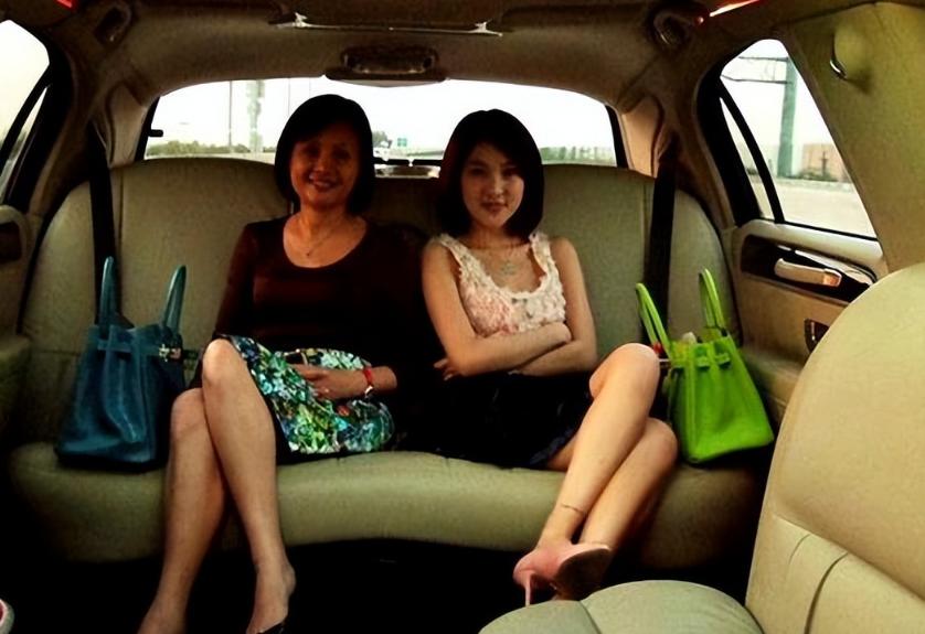 郭美美当年所犯何罪,郭美美事件中坐轮椅的人是谁