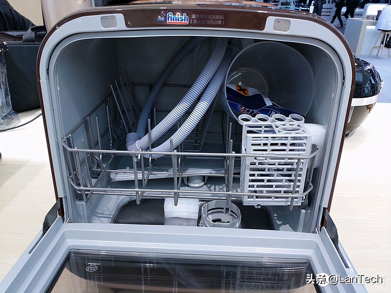 暴走两万步！海量图片带你游览2017年AWE家电展