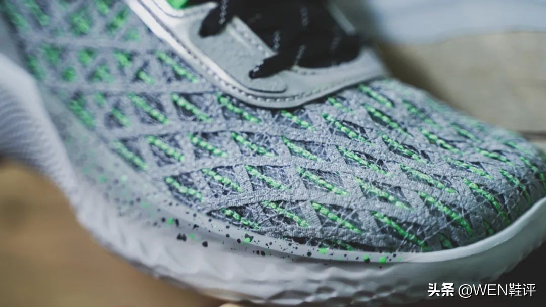 突破强的后卫鞋,库里穿库里9