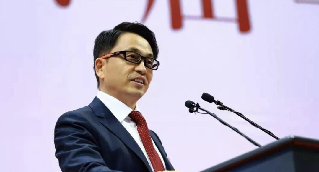 一个香港补鞋匠，一个浙江宁波人，如何创建中国第一女鞋品牌的？