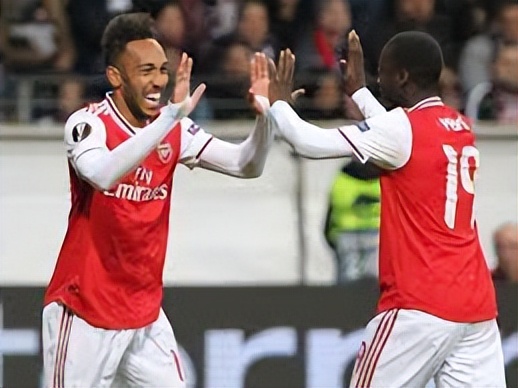 前锋的交织绝妙舞蹈:创造神奇进攻的搭配乐章