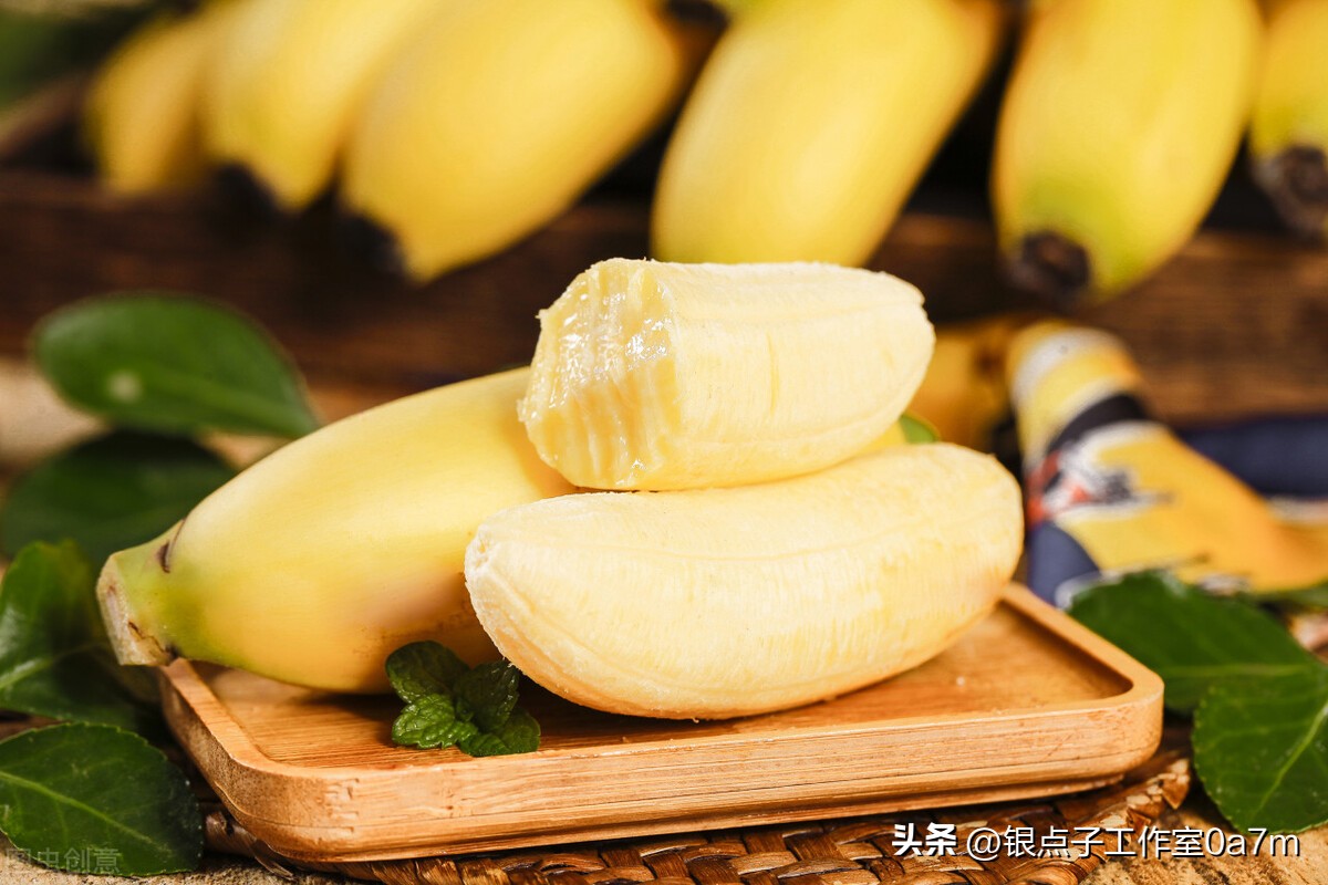 成熟的香蕉为什么第二天就变黑了,香蕉表皮变黑有黑点吃了会怎么样