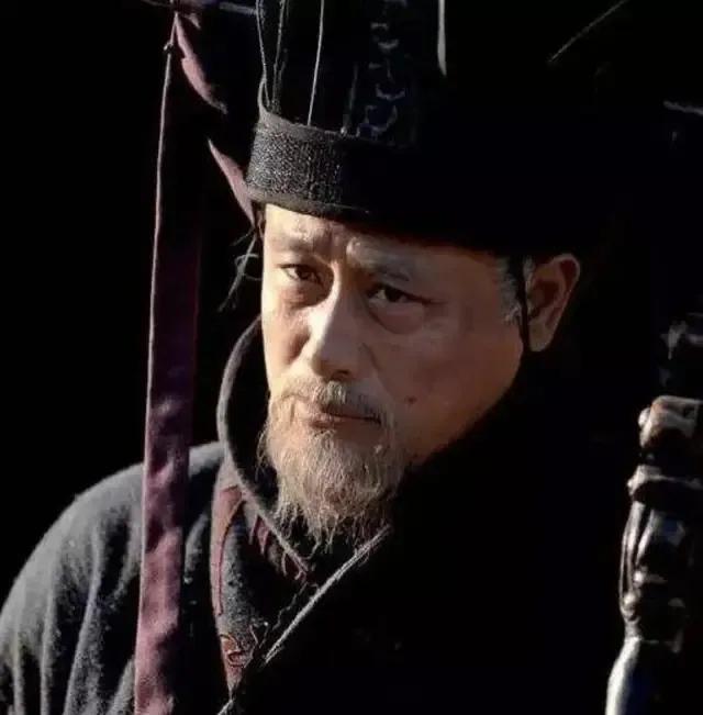 关于怎么和生性多疑的领导打交道,如何面对性格耿直的领导