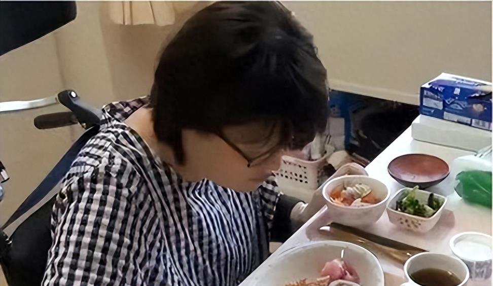 台湾名嘴安乐死视频曝光：家人围坐身旁，喝完药“睡”在儿子怀中