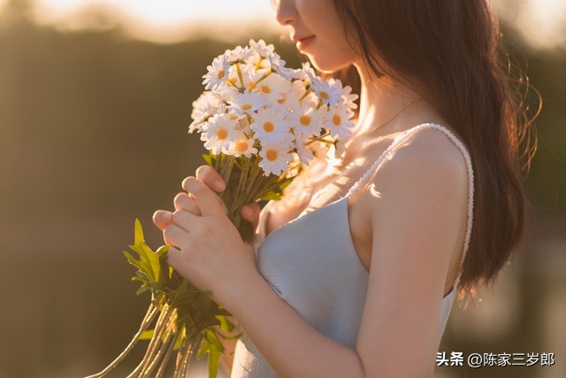 不给彩礼不让领证女生打掉孩子,结婚不要求房车不要彩礼