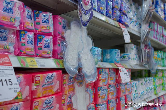 街头摆摊卖卫生巾后续,男子街头卖卫生巾被掀摊