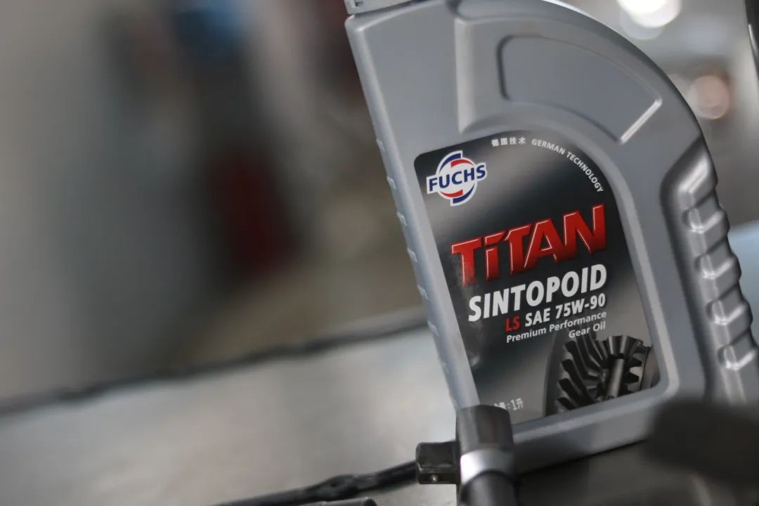 破烂不堪的废旧车变成新车的视频,宝马e90325i