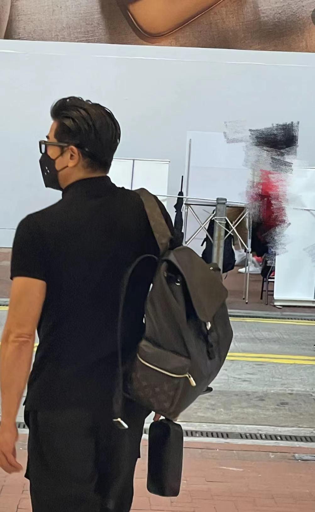 郭富城陪老婆逛街,郭富城携方媛现身甜蜜爆表