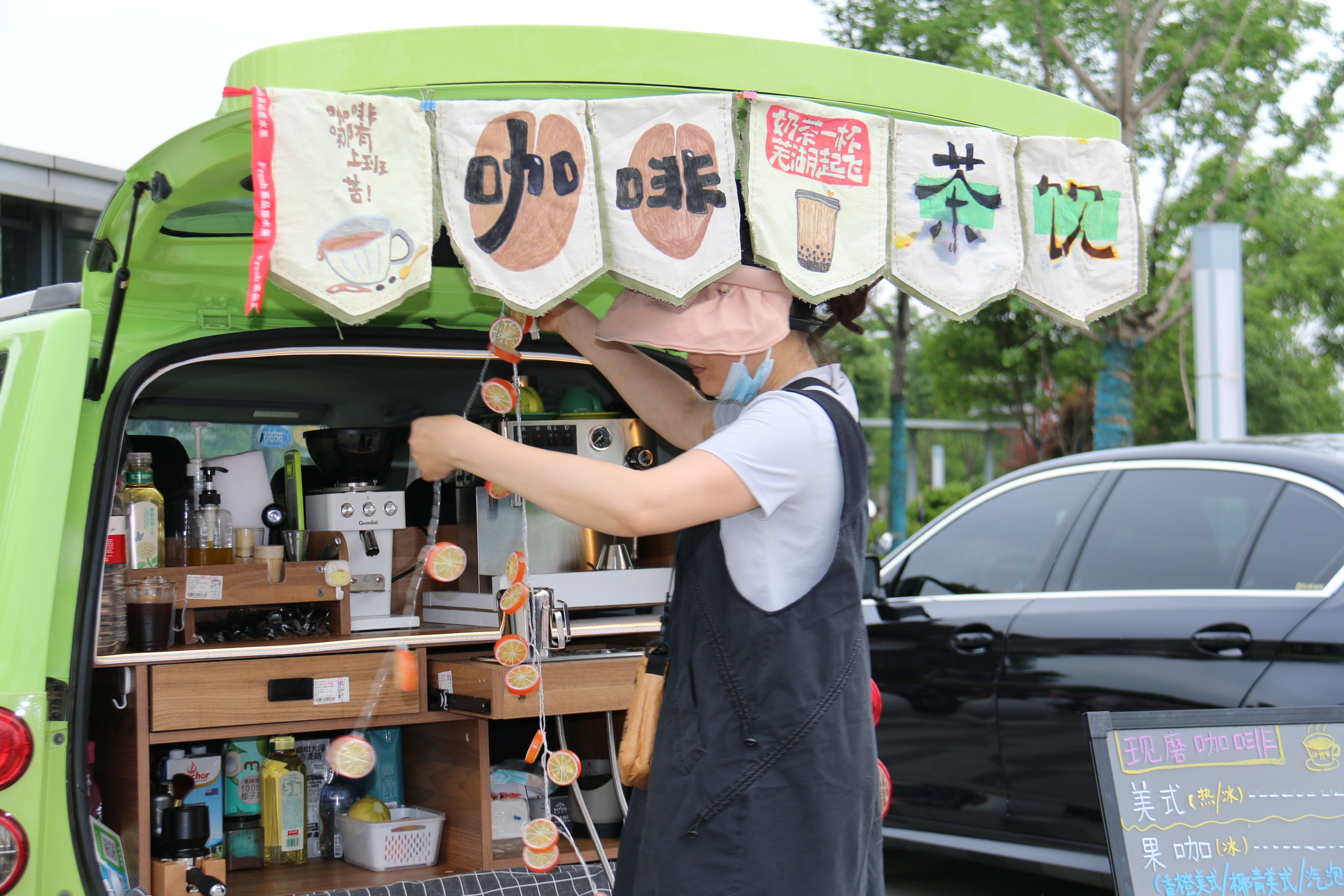 不想上班的的年轻人都在干嘛,现在的年轻人都不努力工作