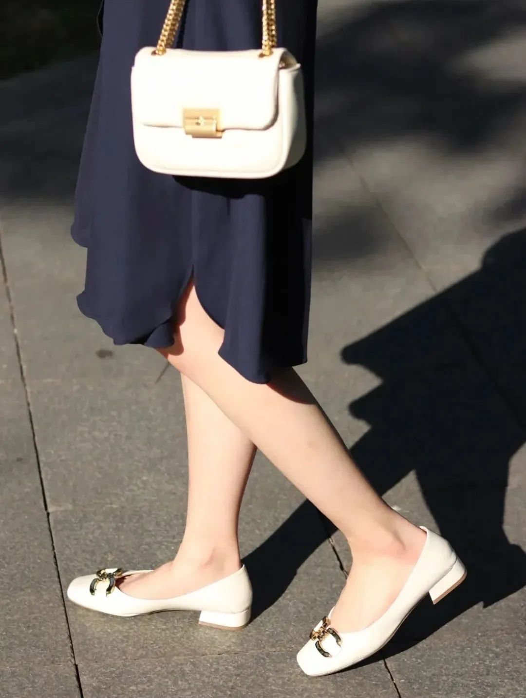 适合穿裙子的运动鞋牌子和款式,夏天穿什么鞋好看又显身材