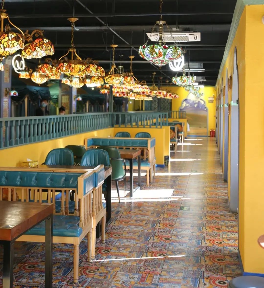 记者卧底实探麦当劳餐厅,北京三里屯餐厅酒吧