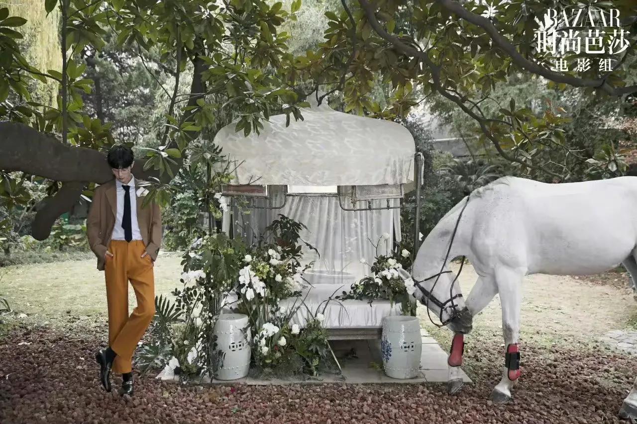 时尚芭莎肖战银发造型高清,肖战登时尚芭莎封面人物