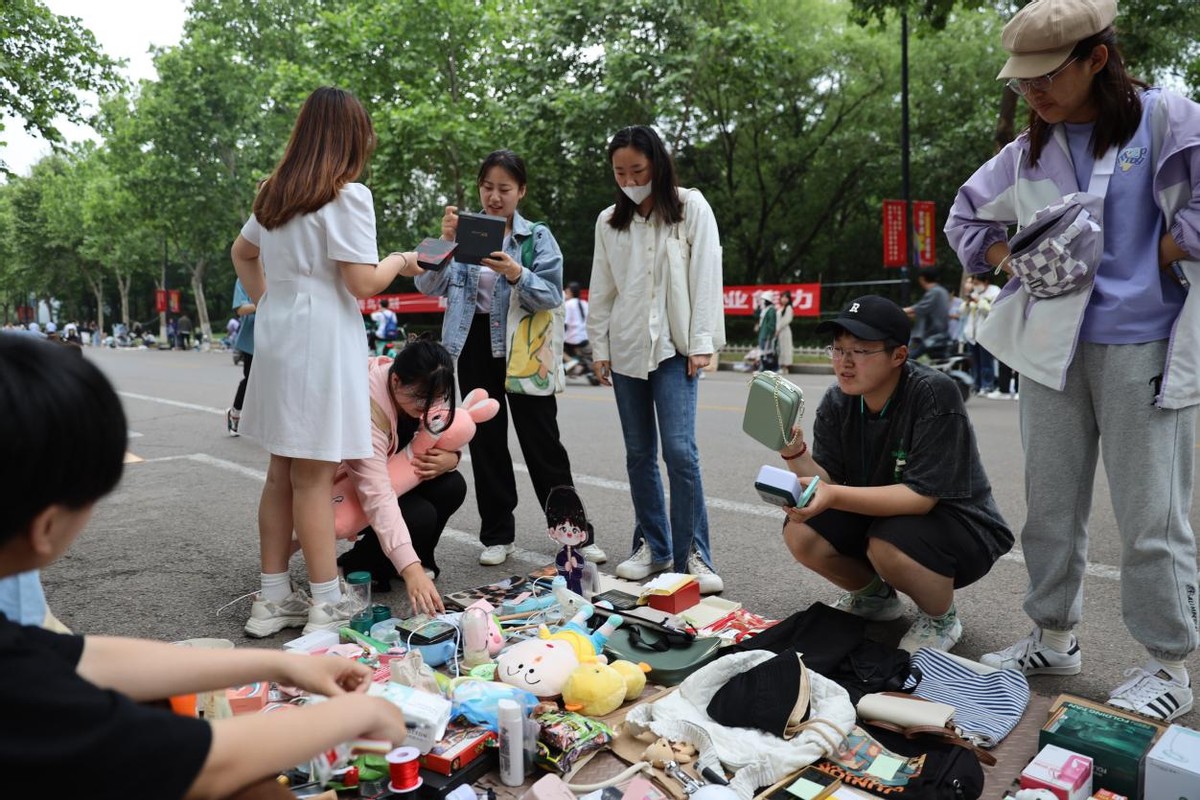 第二届跳蚤市场活动圆满结束,山东第一医科大学市场营销