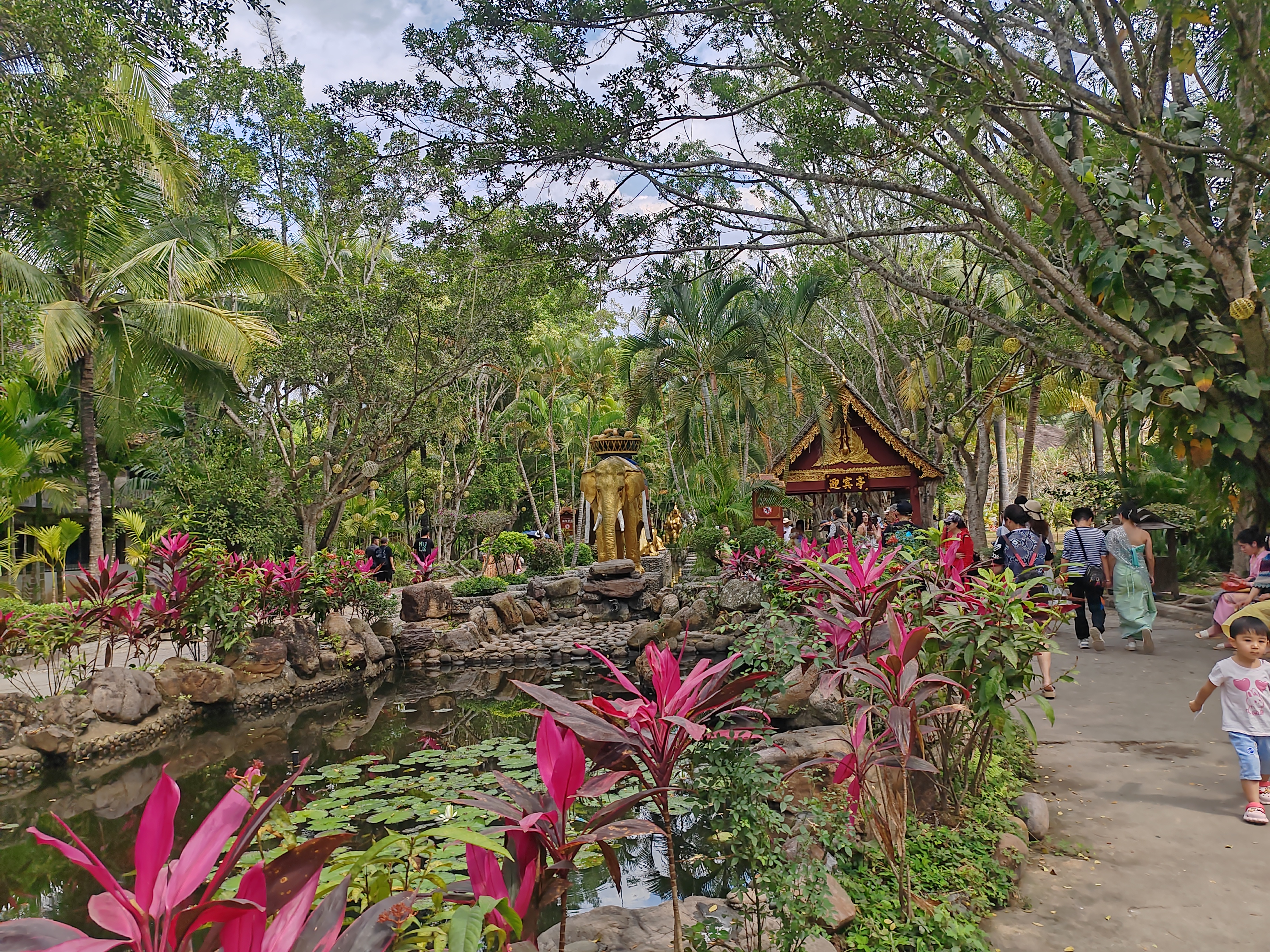 西双版纳傣族村寨和傣族园,西双版纳美丽的傣族园