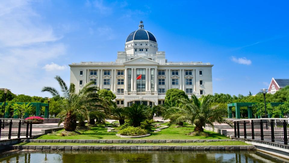 上海这所高校:直属教育部,就业质量超高!学生入职外交部、华为等单位!