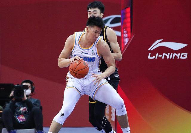 打响第一枪篮球,辽宁男篮全新12人轮换出征季后赛