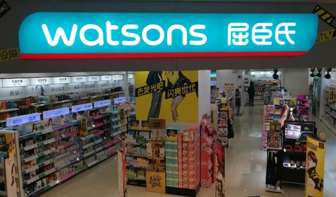 李嘉诚收购屈臣氏后的发展,屈臣氏李嘉诚创业历程