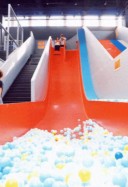 499元蹦床公园,5000平蹦床公园